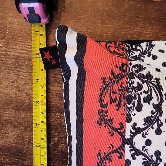 Skull Throw Pillow - Picture 4 of 4